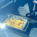 在停在戶外的汽車來焗墨西哥餅