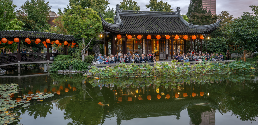 優美的旋律贏得了觀眾們熱烈地掌聲