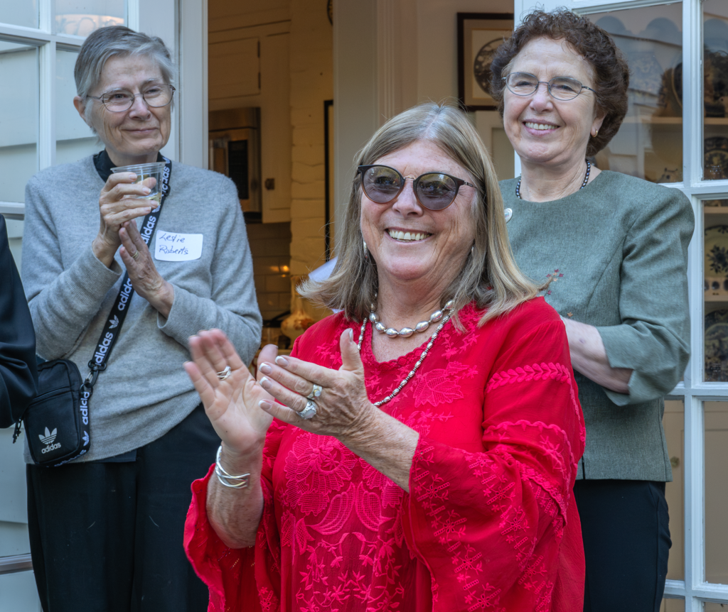 克拉克馬斯郡議員瑪莎·施拉德在慶祝會上致辭