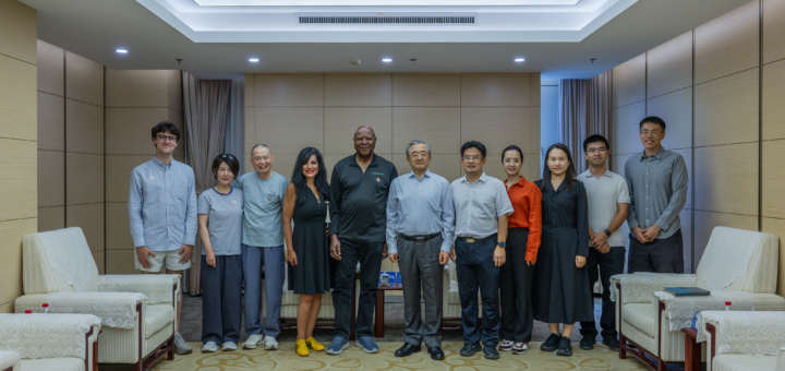 劉振民特使（左六）與曼寧（左五）俄勒岡中國友好省州委員會執行主任藍進（左三）等會談後留影
